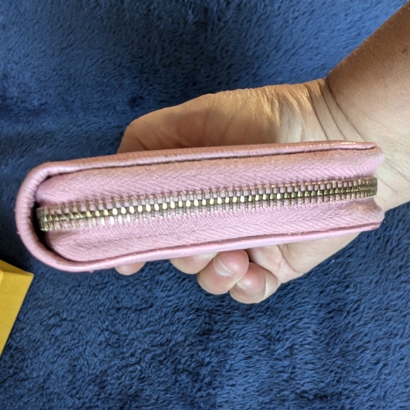 FENDI pink Leather zip around Wallet, 4.5x3x.5", WITH FENDI BOX, with RFID,EUC - Picture 12 of 14
